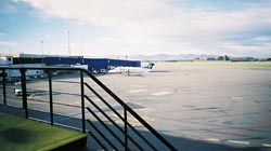 乗り継ぎ便を待ちながら