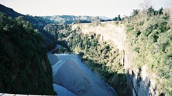 えらい深い谷です