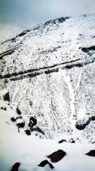 崖も山も凄い迫力！